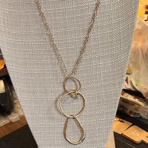 Elegant Silver Necklace with Geometric Pendant